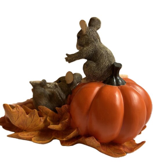 Charming Tails Silvestri Pumpkin Slide Halloween Figurine (85513) - Picture 15 of 15
